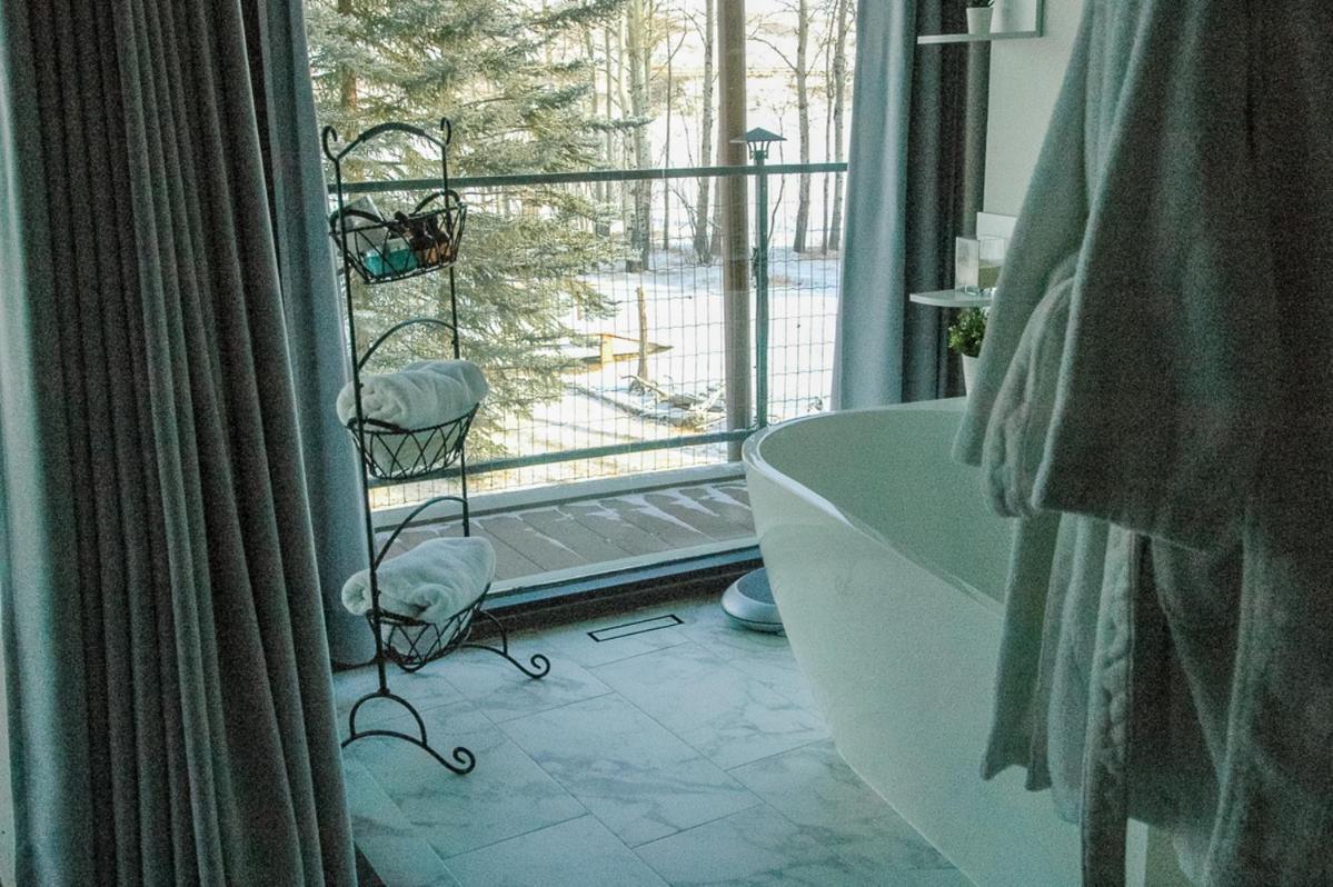 Roundhouse Grotto Bed & Breakfast Calgary Exterior photo