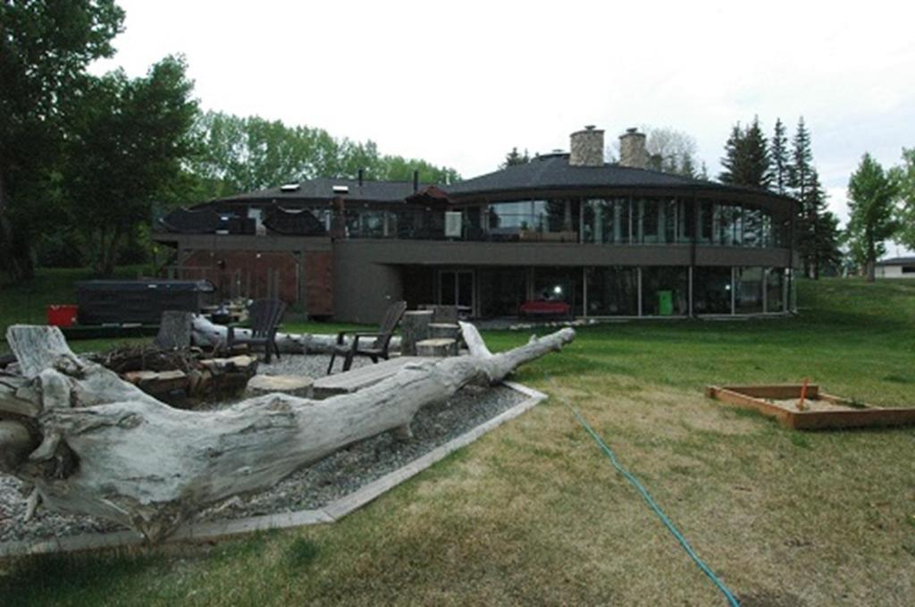 Roundhouse Grotto Bed & Breakfast Calgary Exterior photo